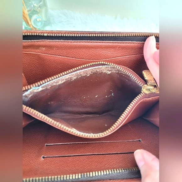 Louis Vuitton Zipper Wallet - Picture 5 of 16